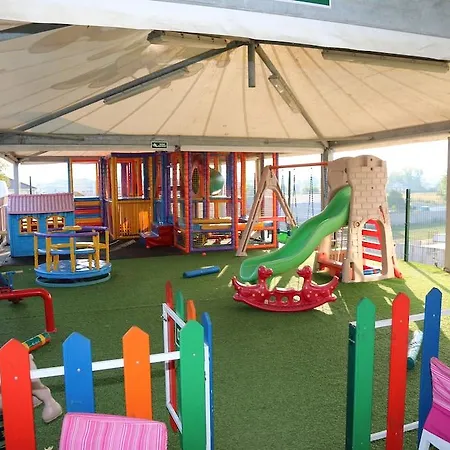 Lord Tirana מלון 4*